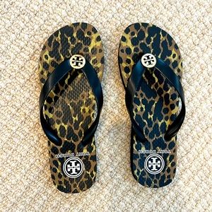 Tory burch rubber flip flops size 5